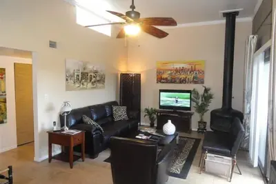Image de Condo dans la vieille ville de Scottsdale avec vue sur le parcours de golf! Super endroit!