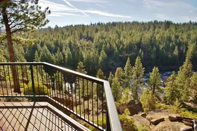 Image de Maison de ville contemporaine avec vue sur la rivière