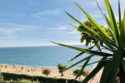 Appartement avec piscine bord de mer, pour le repos, culture et loisirs