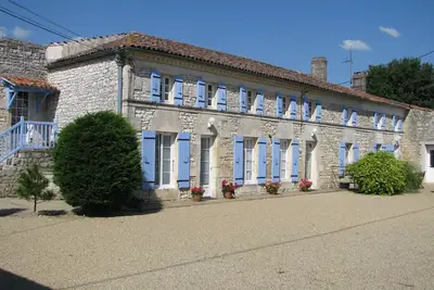 Image de Beaurepaire - Lavande : Gite 6 personnes avec piscine