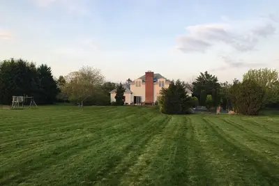 Image de Les meilleurs couchers de soleil dans les Hamptons. Cette maison a tout. Meilleur emplacement dans Water Mill.
