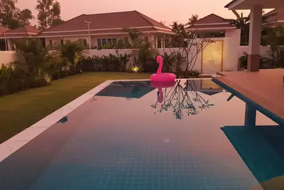 Image de Villa de luxe à débordement unique avec piscine à Hua Hin!