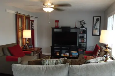 Image de Bungalow confortable à Atlanta. Minutes à Tout! ! !