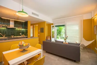 Image de Calme Et Confortable avec parking dans le jardin privé