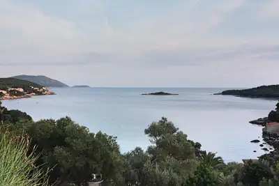 Image de Vue fantastique sur la mer depuis la terrasse ensoleillée