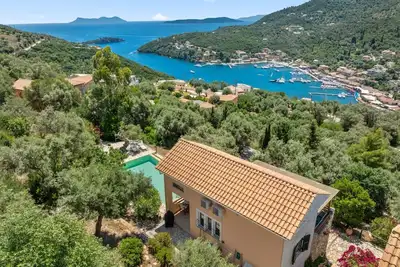 Image de Villa Cristina - Villa charmente en pierre et en bois dns la baie de Sivota