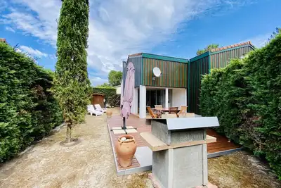 Joli pavillon rénové avec 2 chambres proche Lac (033)