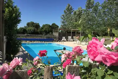 Image de La Vigne- Gite avec 2 chambres, piscine sur place et jardins sur place