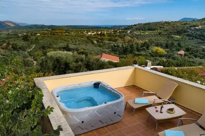 Olga's Filoxenia-Villa Erontas-Villa de luxe avec jacuzzi privé chauffé