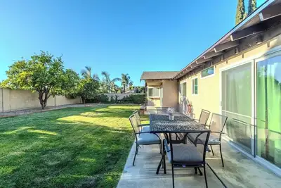 Image de Superbe maison de famille dans le comté d'Orange avec Ac central, table de billard, jardin et barbecue