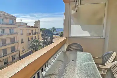 Image de Appartement T3 - 4/6 personnes - Aperçu mer - Climatisation - WiFi - Centre ville et plage -. . .
