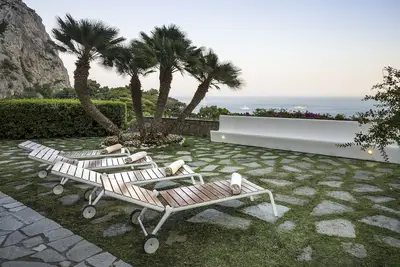 Image de Villa Afrodite avec jacuzzi, vue sur la mer, parking, près de la plage