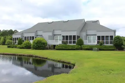 Image de Condo 2 chambres au bord du lac avec Wi-Fi et adhésion au centre de loisirs inclus