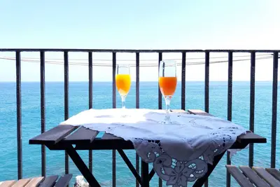 Image de Maison avec balcon sur la mer à Cefalù