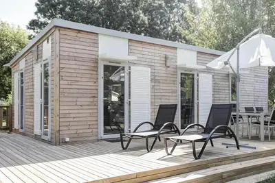 Image de Mobil-home Premium 40m² 2 chambres + Clim + Tv + terrasse panoramique + draps + serviettes 4 personnes