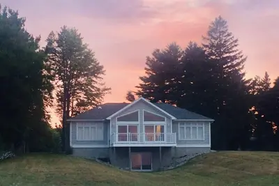 Image de PROPRIÉTÉ Du Lac PRIVÉ - sable doux et détente - The Sunrise Lake House