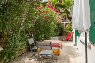 Image de Agréable pavillon au calme dans le jardin des propriétaires