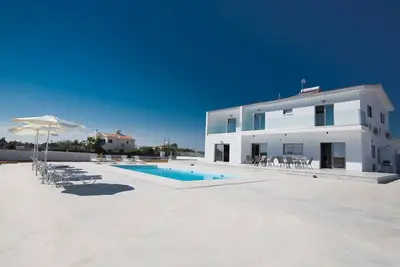 Image de Luxury 6 Bedroom Villa with Private Pool, Protaras Villa 1236