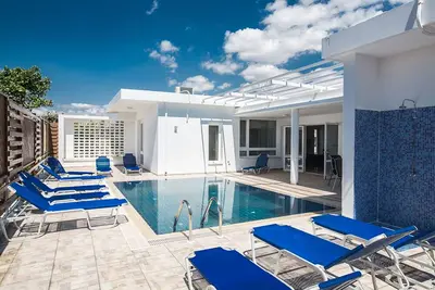 Image de 5 Star Villa for Rent in Cyprus, Ayia Napa Villa 1201