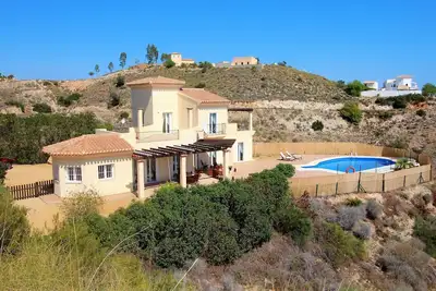 Image de Villa Pikorua est une luxueuse maison privée située dans les montagnes près de Mojacar.