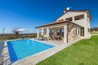 Image de Villa à Motovun avec piscine et vue