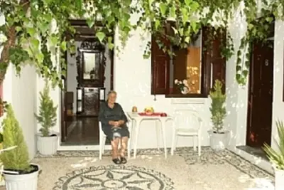 Image de Leonidas 2 Bedroom Apartment - Sur une colline dans une position tranquille!