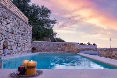 Image de Villa en pierre / jacuzzi privé chauffé et piscine avec vue imprenable