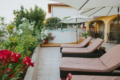 Image de Appartements Novoselic A4, WiFi gratuit, piscine jakuzzi gratuite, barbecue, emplacement parfait