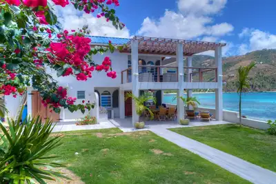 Image de Maison de plage élégante, récemment rénovée et améliorée à quelques pas de l'eau