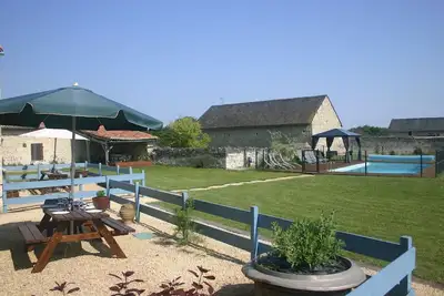 Image de Fabuleux chalet récemment converti avec piscine près de Richelieu