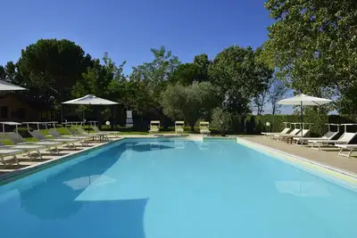 Image de Appartement de deux pièces dans résidence avec piscine et restaurant