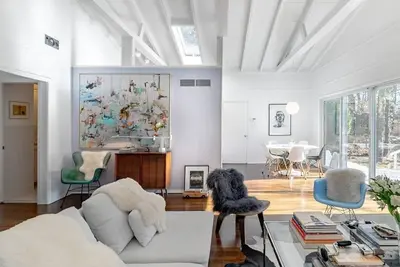 Image de Cool Hamptons Home à quelques minutes du village de Southampton. Us Open '18 toujours disponible