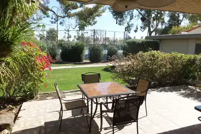 Image de Prime location with pool and tennis course. Near Old Scottsdale