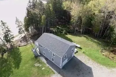 Image de La maison de bord de mer la plus privée de Grand Marsh Bay.