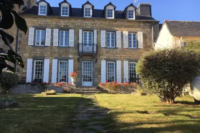 Image de Maison Bourgeoise à la façade en pierres de Logonna
