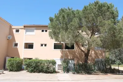 Image de Jolie studio avec loggia et clim, dans la pinède, à 100 m de la plage