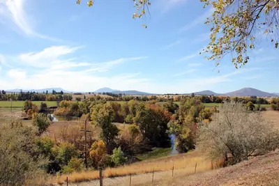 Image de Vue spectaculaire sur la rivière dans une charmante maison de campagne