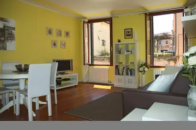 Image de Appartement charmant, confortable et entièrement équipé avec vue sur le canal de Venise pittoresque