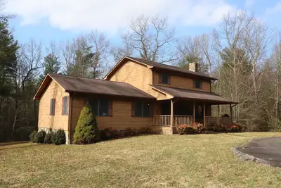 Image de 3 Br Glade Valley Home près des terrains de golf et Blue Ridge Parkway!