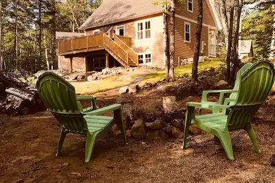 Accès aux sentiers de vélo de montagne! Maison spacieuse avec bain à remous!