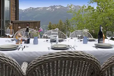 Image de VillaChalet. eu La Pente | Confortables | Vues phénoménales |5 min à pied téléski