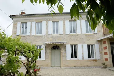 Image de Grande maison de caractère avec  piscine