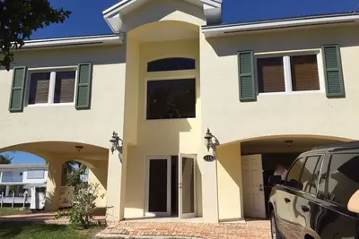 Image de Port Antigua Waterfront Home avec accès à la plage privée