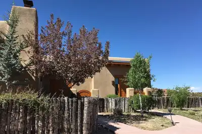 Image de Privé, 3br Bishop's Lodge Villa, à quelques minutes de la Plaza, de superbes vues à 360 degrés