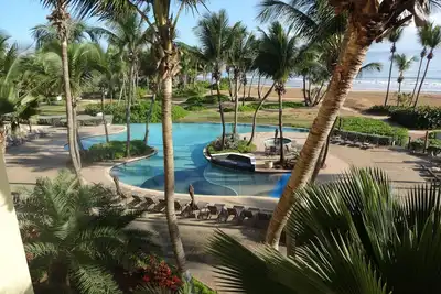 Image de Bienvenue Au Paradis! ! C'est à votre tour de profiter de cette magnifique villa en bord de mer!