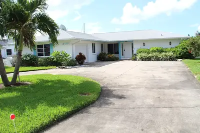 Image de Maison de vacances avec tout confort - piscine, spa, écran et bord de l'eau