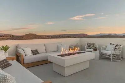 Image de Coral Canyon Parade Home W / piscine privée, bain à remous et barbecue sur mesure