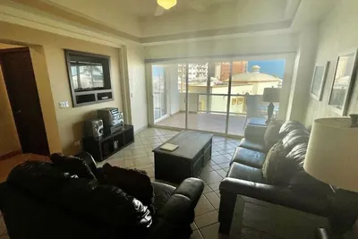 Image de Spectaculaire condo de 2 chambres sur la plage de sable à Las Palmas Resort G-201