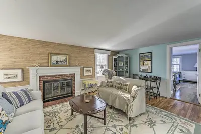 Image de Nouveau-Waterfront Hyannis Port Cottage, Ă pied de la plage