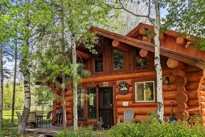 Image de Running Wolf Cabin: Deux chambres au Wolfridge Resort